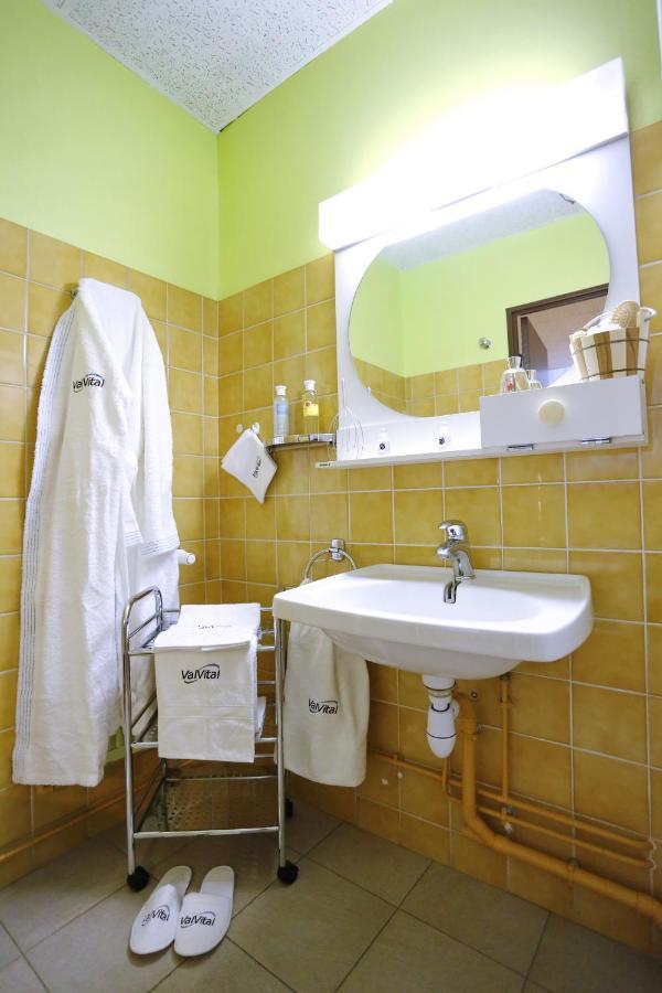 בורבון-לה-בה Residence Thermotel מראה חיצוני תמונה